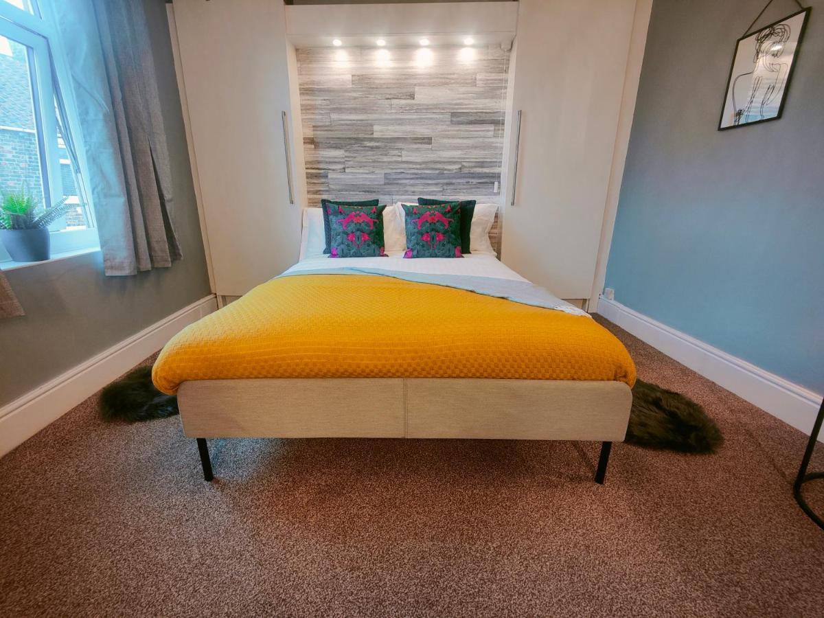Cosy In Historical Town With Parking Holiday home *